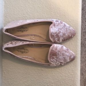 Velvet pink pointed flats